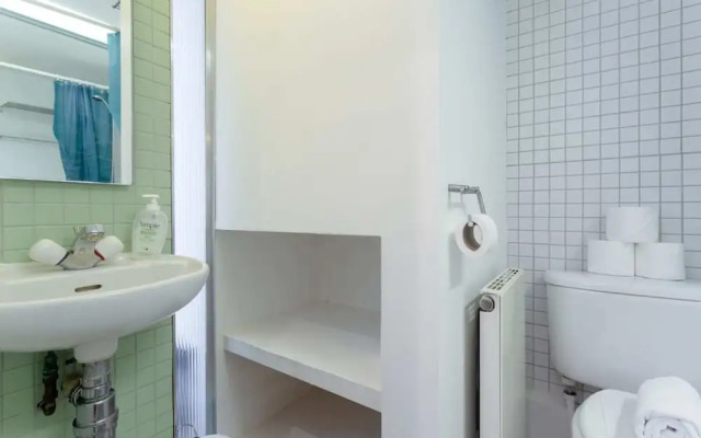 Fantastic and Bright 1 Bedroom Garden Flat