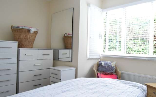 2 Bedroom Apartment In West London