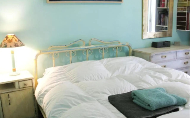 Central & Cosy boutique Apt - 3 min from Metro