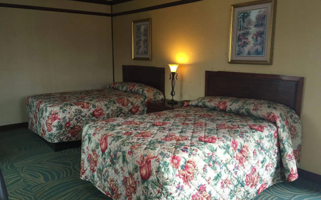 Track & Turf Motel
