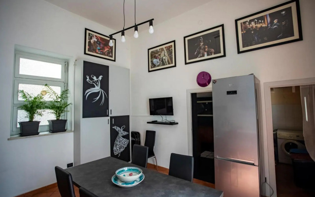 Travellers Photo Home