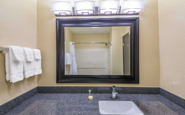 Super 8 Copley Akron