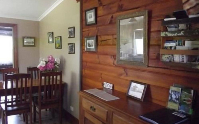 McIntosh Cottages