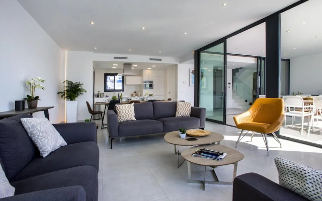 Villa Clem in Calp With 4 Bedrooms and 3 Bathrooms