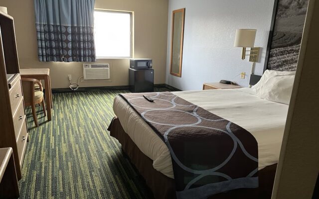 Boarders Inn & Suites by Cobblestone Hotels - Waterloo/Cedar Falls