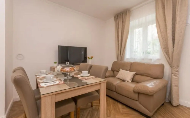 Teresa - Great Location & Parking - A1