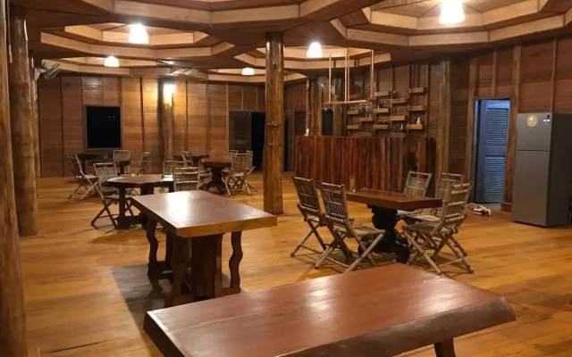 Gibbon Lodge