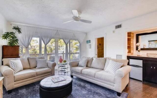 The Periwinkle House - 4bd-2ba - Sleep 10