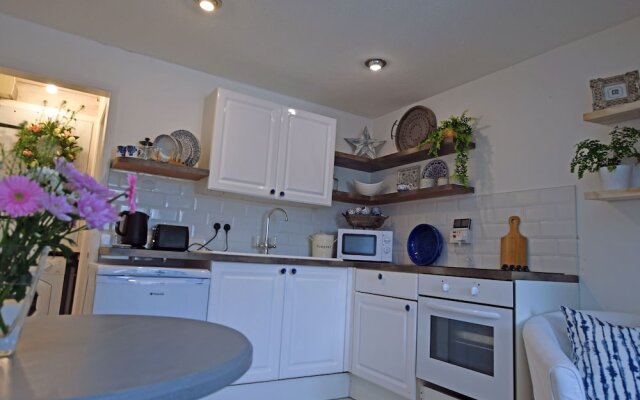 Charming 1-bed Cottage in Pembroke Close to Castle