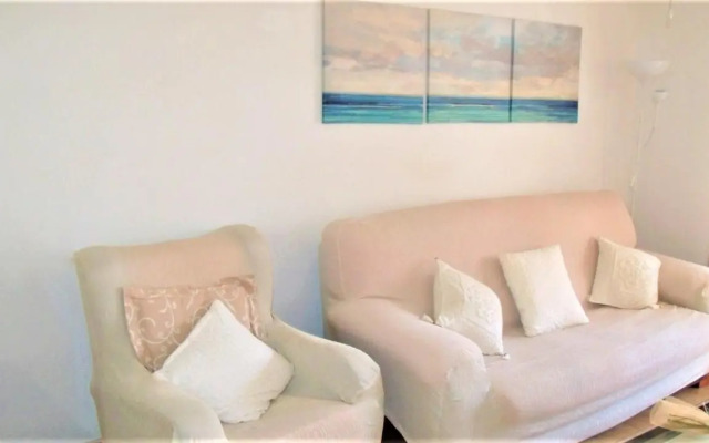 Cosy Bungalow Near Beach