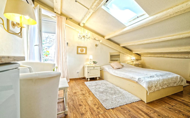 Duplex Apartment Camelia for 4 in charming Old town