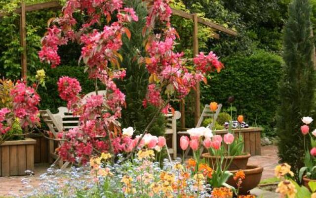 Bed & Breakfast at Ocklynge Manor