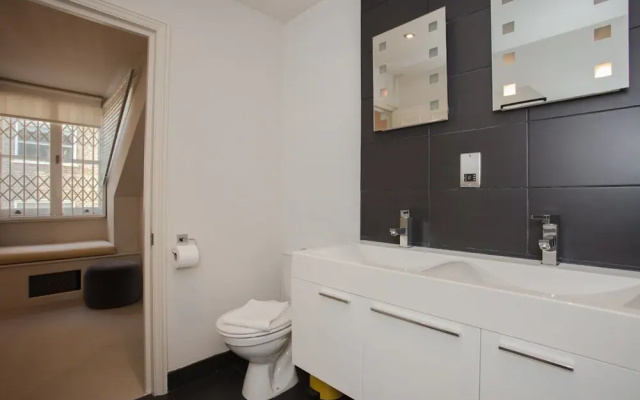 Luxury 3 Bedroom Home by South Kensington