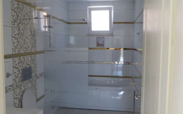 Villasleeps10-pool-bbq-mountainview-ac-parking