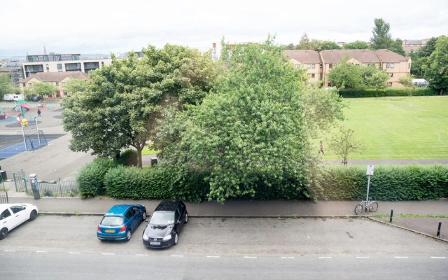 Beautiful City Center 2 Bed Apartment with Park View
