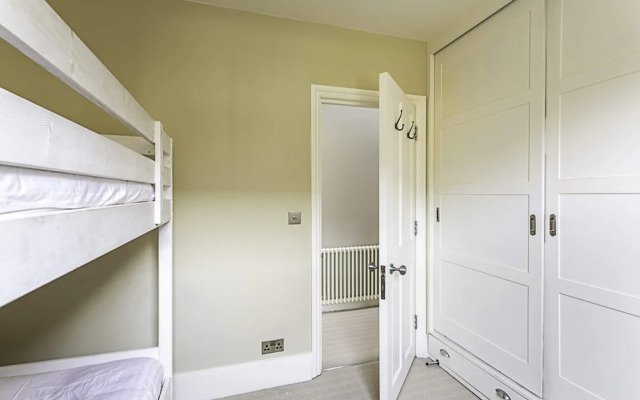 Bermondsey Bliss: Views, Comfort, and City Access!