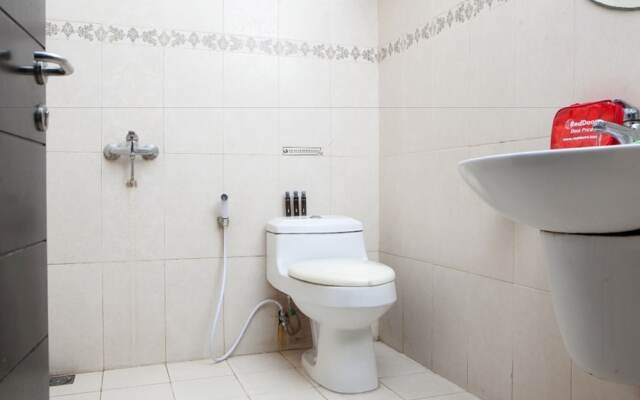 RedDoorz Plus near Floating Market Lembang