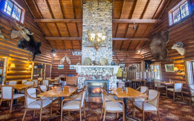 Kootenay Park Lodge