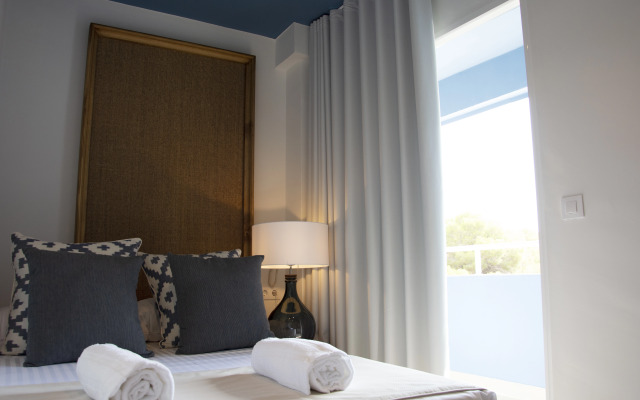 You & Co. Saler Beach Boutique Hotel