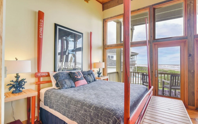Oceanfront Home w/ Beach Access in Galveston