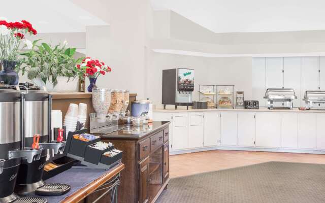 Hawthorn Extended Stay by Wyndham Green Bay