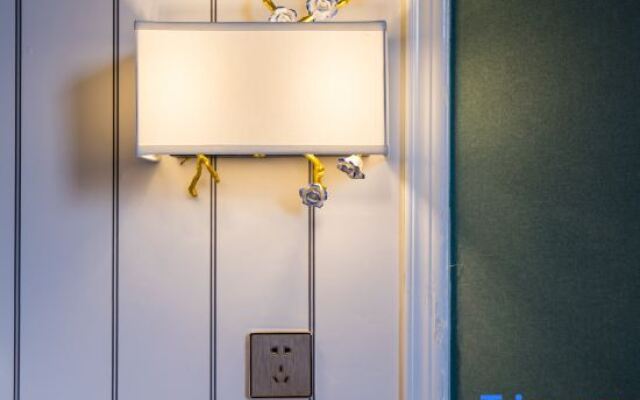 Xinyang Celebrity Art Hotel