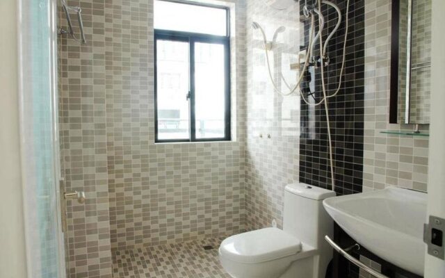 Golden Phoenix Apartment