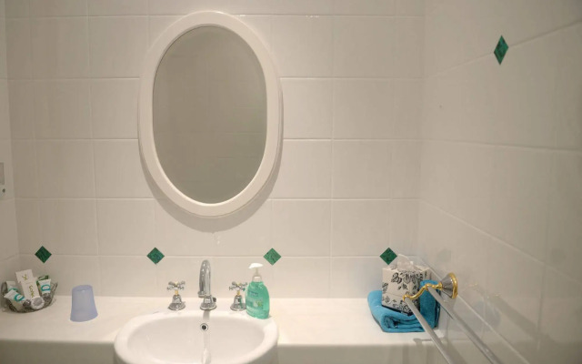 Hibiscus Lodge Bed & Breakfast