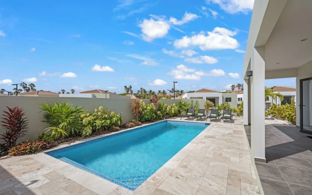 Villa Amber with pool at mambo beach