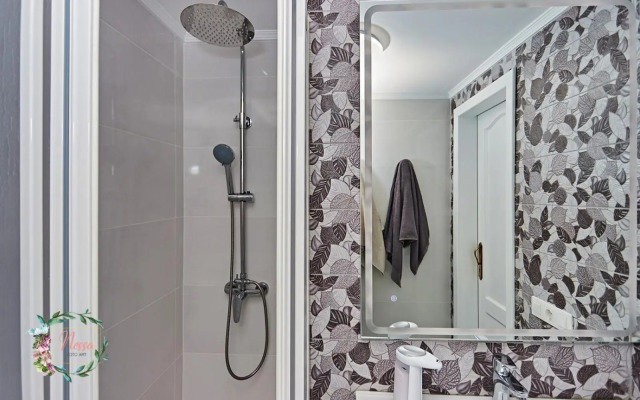 Parrot's House- Yumbo center