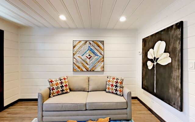 4093 Manzanita Ave Cabin Unit 4