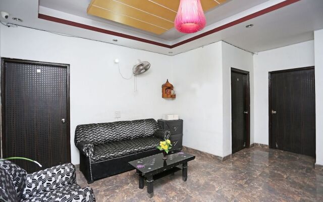 OYO 15172 R D Plaza