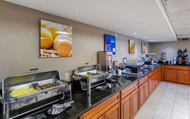 Comfort Inn & Suites Jackson - West Bend