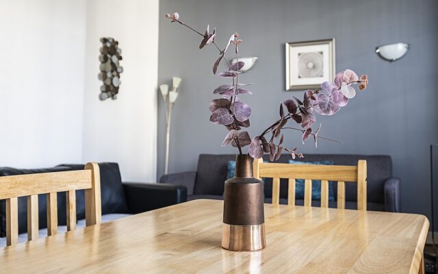 Royal College Apartments by Flexystays