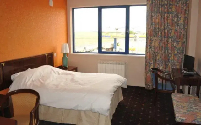 Travel In Motel