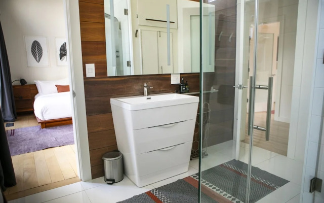 Woodstock Way Hotel