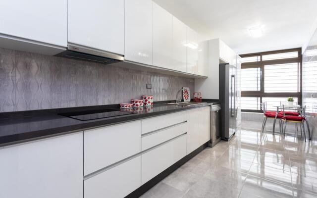 Home2Book Spacious Classic Design Apartment Center