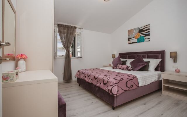 Luxury Modern House, Just 1 min Walk to the Beach