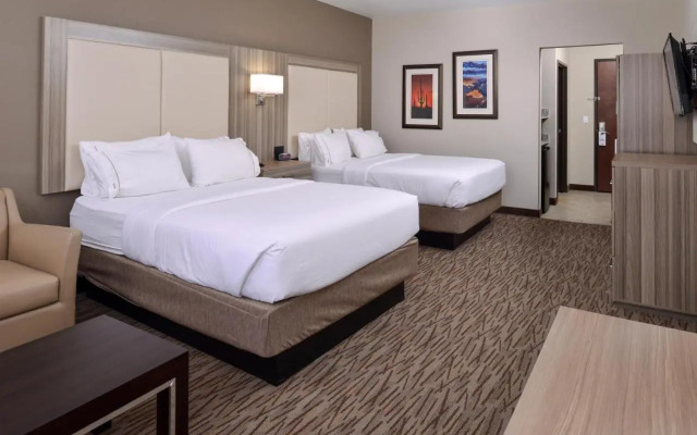 Holiday Inn Express & Suites Williams