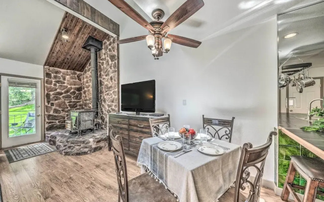 Cozy Cloudcroft Townhome ~ 1 Mi to Burro Ave!