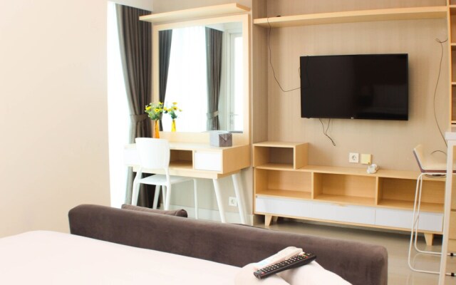 Cozy And Warm Studio At Grand Kamala Lagoon Apartment