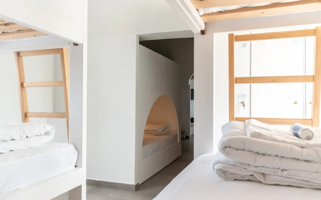 Central Oia Hostel