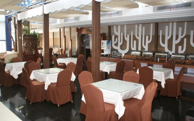 Huguang Hotel