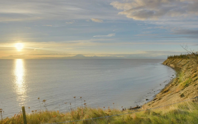 Oceanfront Kenai Villa w/ Fireplace & Deck