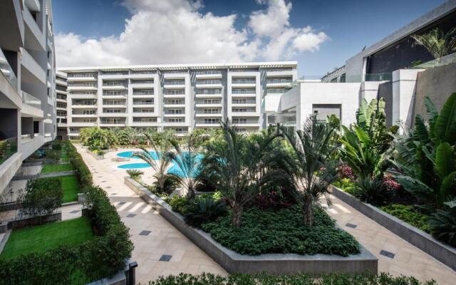 Two Swings & A Pool - 5 min to Airport