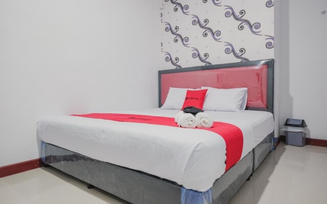RedDoorz near Nagoya Hill Batam 4