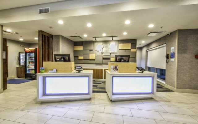 Holiday Inn Express & Suites Dallas NW - Farmers Branch by IHG