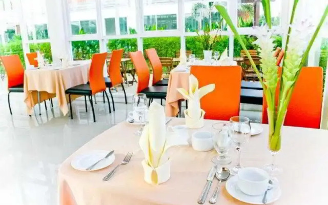 Center Park Service Apartment & Hotel Chiang Mai