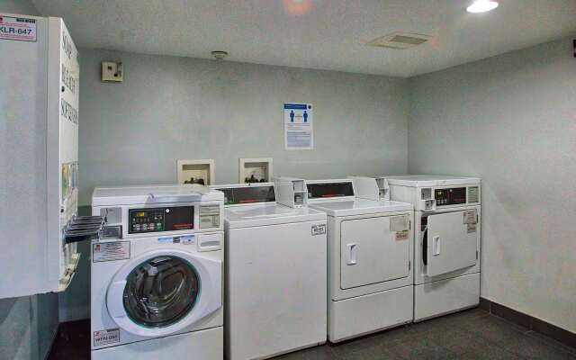 Motel 6 Buffalo, NY - Airport - Williamsville