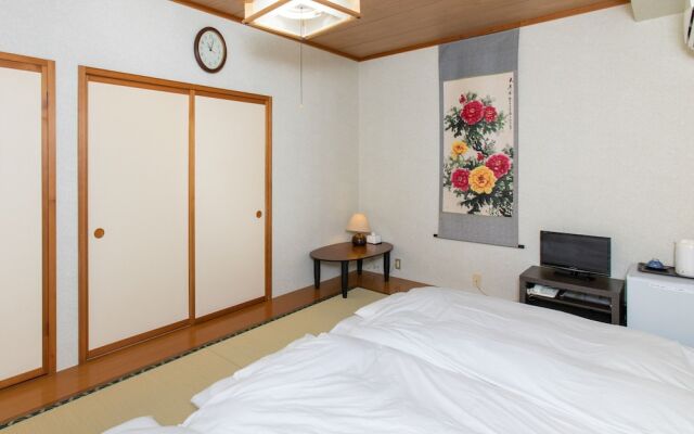 OYO Business Takahata Ekimae Hotel